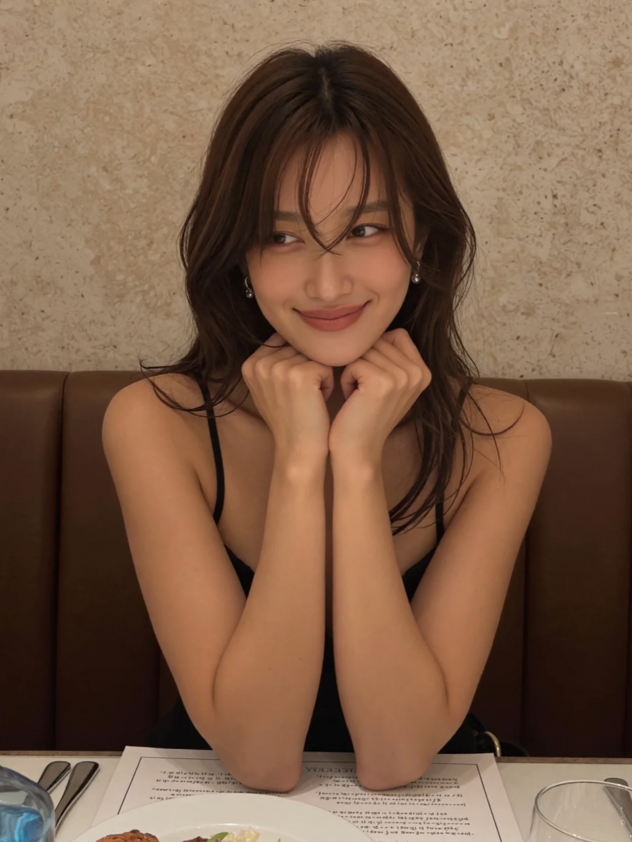 Rei Fujiwara｜藤原れい是誰？AI模特兒、虛擬網紅及寫真集資料